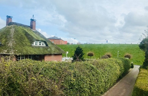 Fedderwardersiel Apartment | Cozy and idyllic apartment very close to the harbor