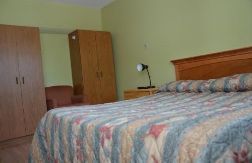 Regina Hotel | Coachman Inn