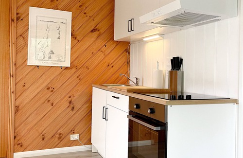 Coles Bay Apartment | Coastal apartment! Close to shops, beaches and the national park.