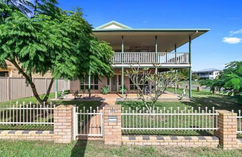 Traviston House | Coastal Bliss - 6 Beds Holiday House