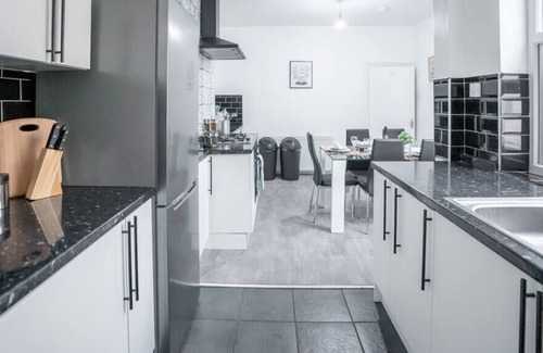 Westcliff-on-Sea House | Coastal Bliss: Inviting 3BR House w/ Outdoor Space