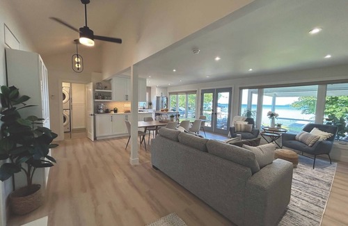 Innisfil Cottage | Coastal Capri Cottage - Waterfront -Scott McGillivray Vacation House Rules Reno