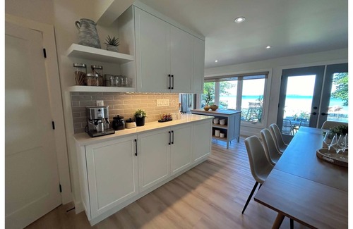 Innisfil Cottage | Coastal Capri Cottage - Waterfront -Scott McGillivray Vacation House Rules Reno