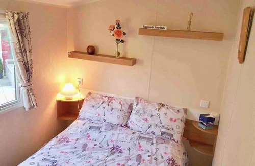 Bembridge Cabin | Coastal Caravan Retreat - Child & Pet Friendly
