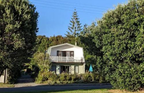 Patons Rock House | Coastal Charm in Patons Rock