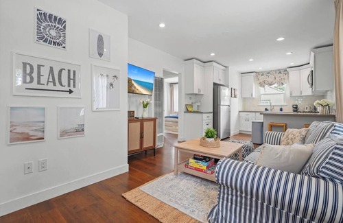 Harbor House | Coastal Chic 2BR/1b/Long Beach