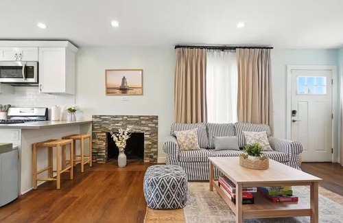 Harbor House | Coastal Chic 2BR/1b/Long Beach