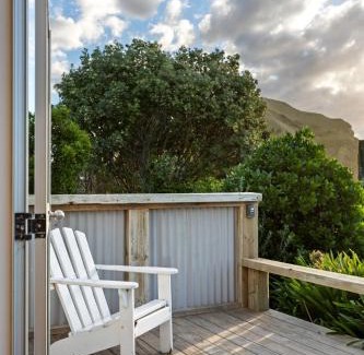 Mahia House | Coastal Comfort Holiday Home 100m to Mahia Beach
