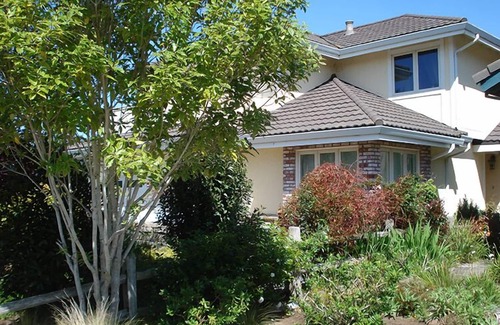 Half Moon Bay House | Coastal Comfort with Short Walk to Bluffs and Beach