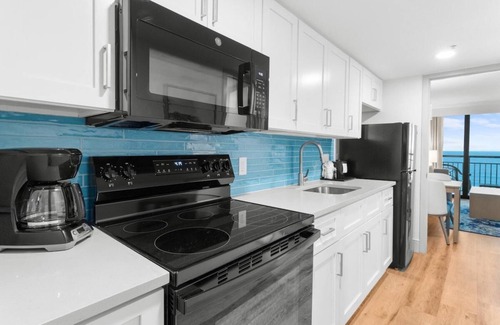 Golden Mile Condo | Coastal Comforts: 4th Floor Beachfront Escape