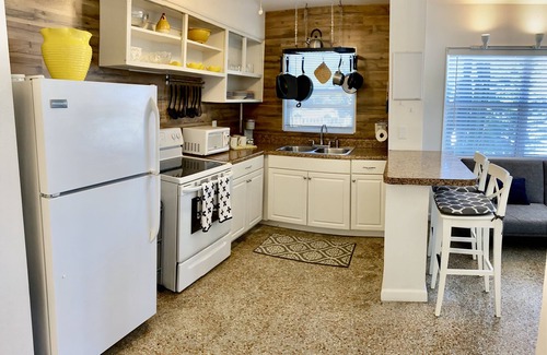 Cocoa Beach Cottage | Coastal Cottage 370: 1B/1B Two Blocks to the Beach