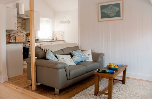 Cowes House | Coastal cottage with sea views, lovely village location, 2 mins from seafront.