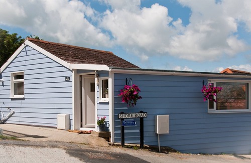 Cowes House | Coastal cottage with sea views, lovely village location, 2 mins from seafront.