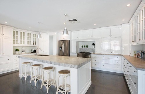 Broadbeach Waters House | Coastal Elegance