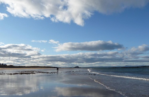 North Berwick Apartment | Coastal Escape | 3-Bed Apartment Near the Beach