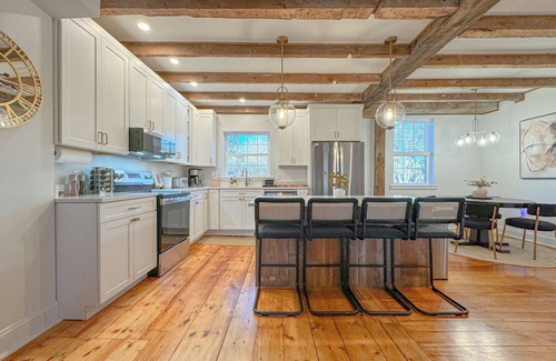 Scarborough House | Coastal Gathering House - Spacious 4-bedroom house close to Portland