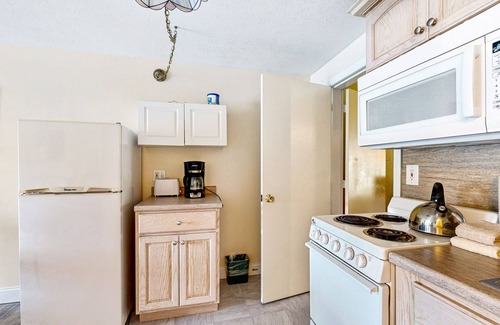 Ogunquit Condo | Coastal gem near the beach with WiFi, pool, & spacious interior
