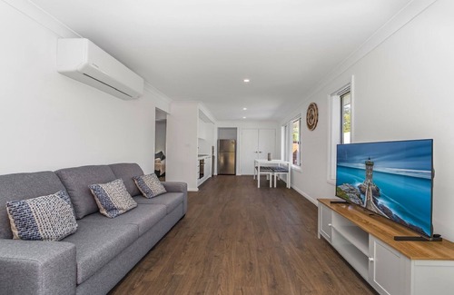 Killcare Heights House | Coastal Harmony Cottage by HolidayCo.
