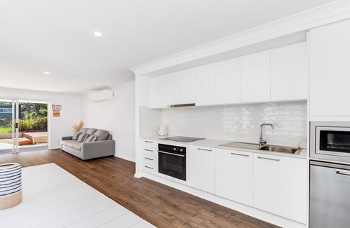 Killcare Heights House | Coastal Harmony Cottage by HolidayCo.