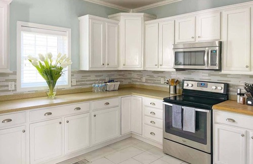 Savannah House | Coastal Home w Spa Midway to Historic Savannah & Tybee Beach