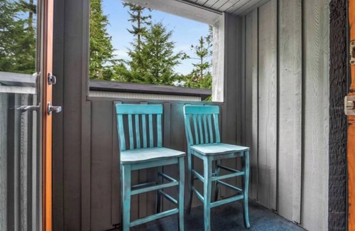 Ucluelet Apartment | Coastal Loft! Steps to Beach & Lighthouse Trail!