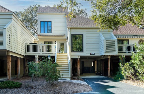 Spinnaker Beachhouses Villa | Coastal luxury at 774 Spinnaker-charming 2-BR villa in Seabrook Island, steps from beach and golf.