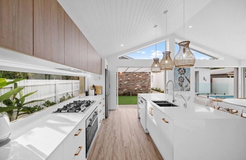 Coolum Beach House | Coastal oasis - family & pet friendly.