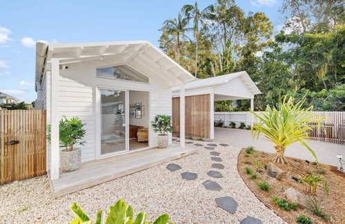 Coolum Beach House | Coastal oasis - family & pet friendly.