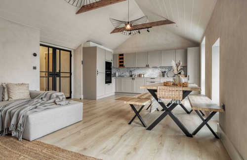 Mumbles Apartment | Coastal Penthouse, Panoramic Sea View Apartment