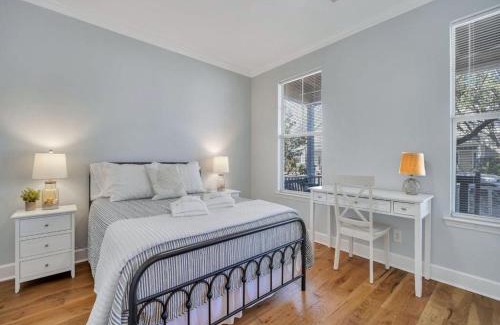 Bluffton House | Coastal Quarters in Bluffton - Dog Friendly! Bluffton Park Lowcountry Charmer