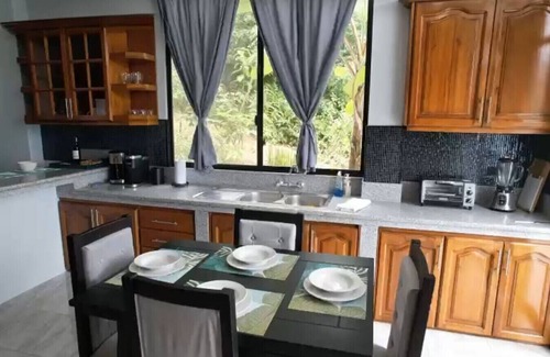 Puerto Lopez Apartment | Coastal Villa Retreat with Private Jacuzzi & Garage Near Isla de la Plata