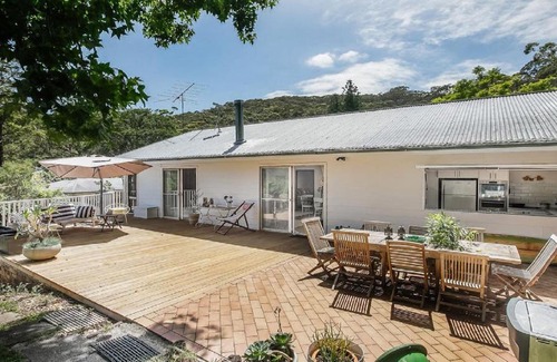 Killcare House | Coastal Vintage Cottage Brimming With Character and Charm Just Moments To Beaches, Bay and Cafes