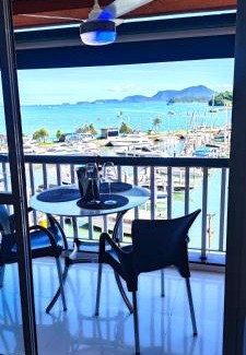 Marinas Apartment | Cobertura frente mar , um andar , na Marina Piratas com estacionamento gratuito