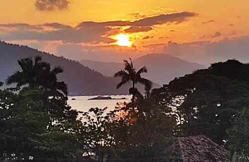 Praia da Enseada Apartment | Cobertura na Enseada a 80 m da areia