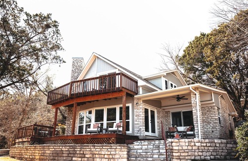 Granbury House | Coccinella: Lake Granbury Waterfront Retreat