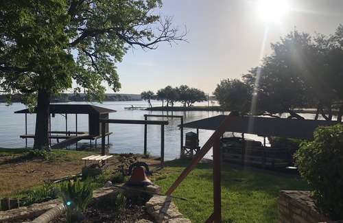 Granbury House | Coccinella: Lake Granbury Waterfront Retreat