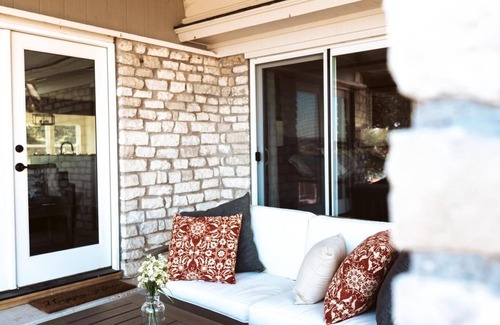 Granbury House | Coccinella: Lake Granbury Waterfront Retreat