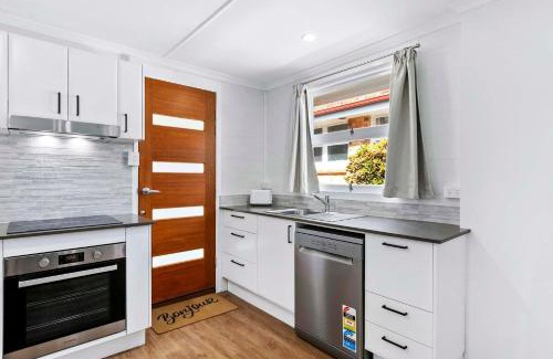 Point Vernon House | Cockatoos View