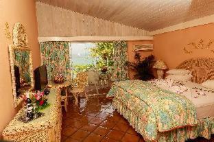 Crown Point Resort | Coco Reef Resort & Spa