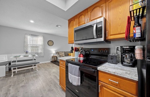 Cocoa House | Cocoa pool+jacuzzi house! Firepit! Near Cape Canaveral+USSA fields!Dogs welcome