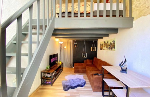 Nimes City Centre Apartment | Cocon à Deux Pas des Arènes - Charm & Comfort