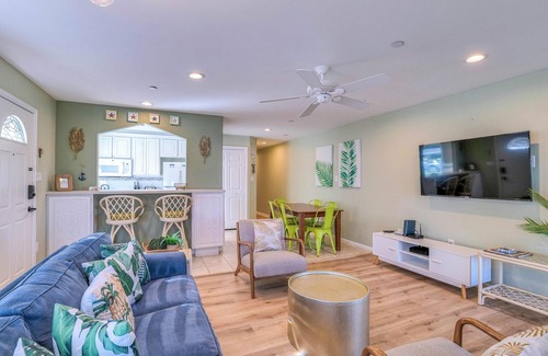 North End Condo | Coconut Cove: ACROSS from beach + boardwalk + parking w/Full Linen Service!