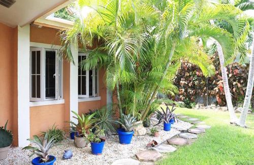 Nassau Hotel | Coconut Palms Hideaway