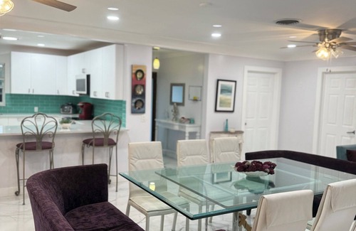 Lake Worth Corridor Resort | Coconut Trail Resort-Family-Friendly Bamboo retreat w/pool, hot tub outdoor bar