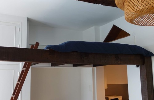 Saint - Aubin - Dupuy Apartment | Cœur de Ville & Sérénité: Your haven of peace in the heart of town!