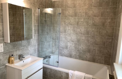 New Forest District Cabin | Colbury Lodge * Hot Tub* on the edge of the New Forest