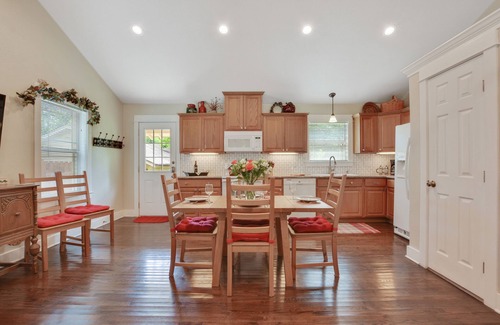 Georgetown Cottage | COLLEGE STREET COTTAGES - GEORGETOWN SQUARE AREA - HISTORIC DISTRICT