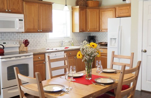 Georgetown Cottage | COLLEGE STREET COTTAGES - GEORGETOWN SQUARE AREA - HISTORIC DISTRICT