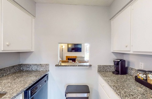 College Station Condo | College Town Condo, Enclosed Patio, Shared Pool