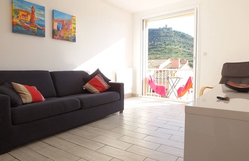 Collioure Apartment | Collioure - Beachside Apartment Parking - Joey